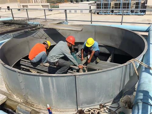 無(wú)填料噴霧式玻璃鋼冷卻塔工作原理(玻璃鋼冷卻塔廠家山東鵬盛)