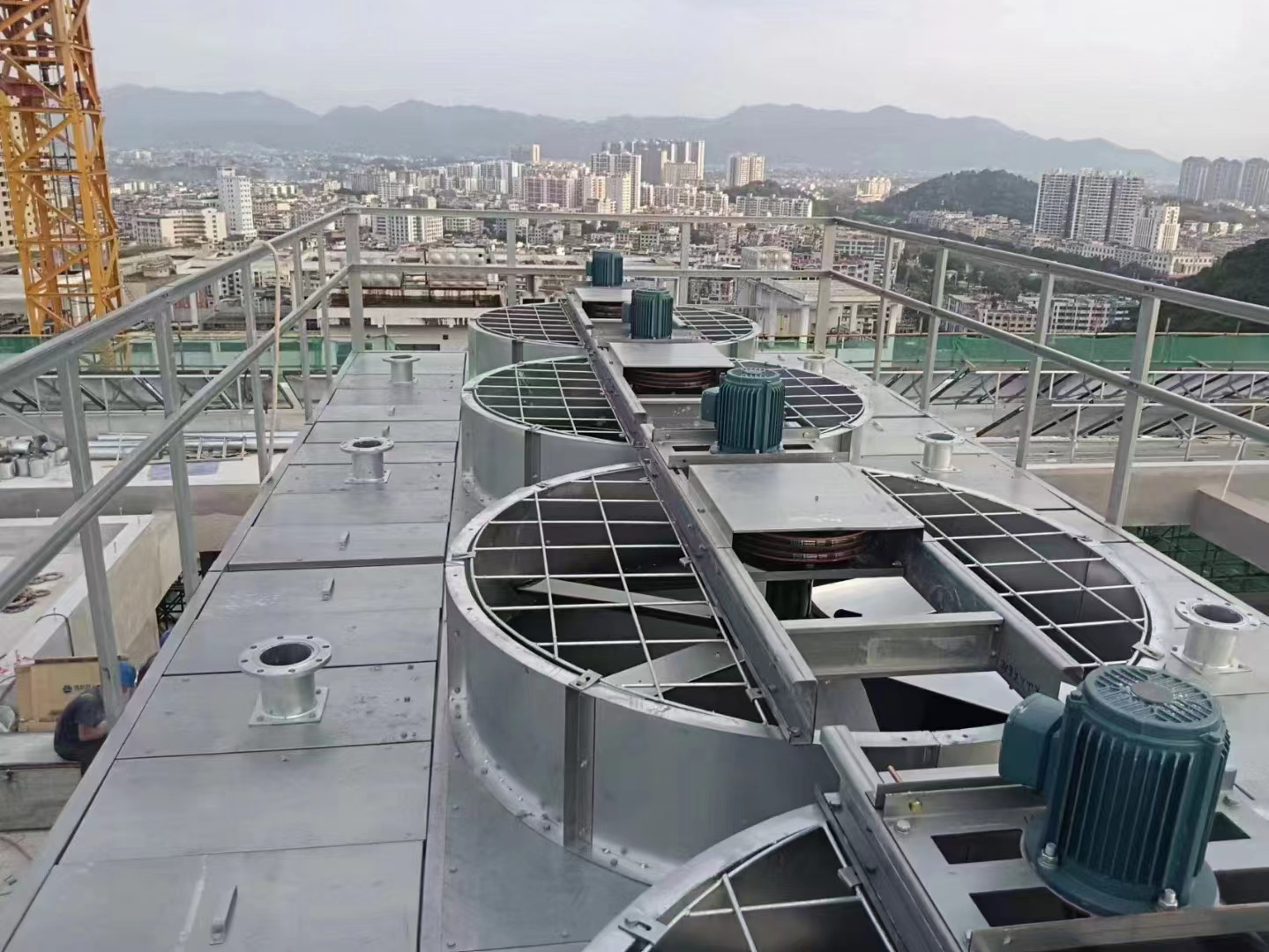 橫流式玻璃鋼冷卻塔與逆流式冷卻塔區(qū)別,玻璃鋼橫流塔